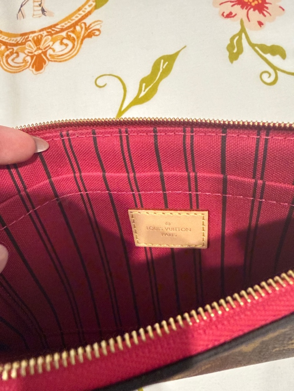 Louis Vuitton Monogram Neverfull MM - Picture 9 of 13